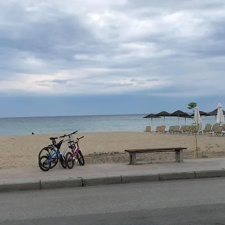 Thea Sea Apartament *